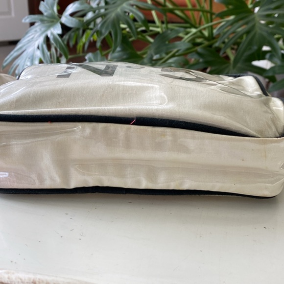 Vintage Chanel No 5 Cosmetic Makeup Travel Bag Pouch. Made in Taiwan R.O.C. - Picture 6 of 12